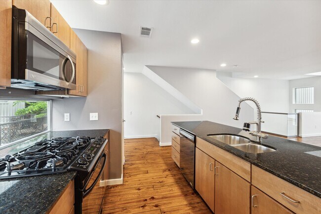 Building Photo - 6947 Ardmore St