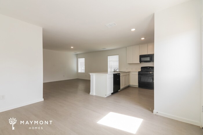 Building Photo - 712 Dressage Ln