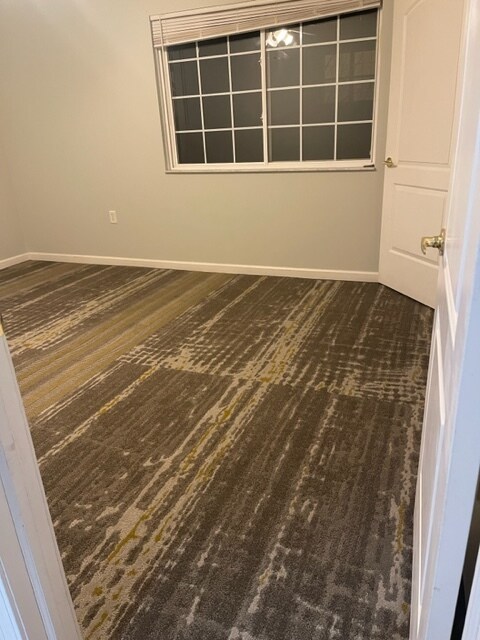 Building Photo - 729 Spring Valley Dr