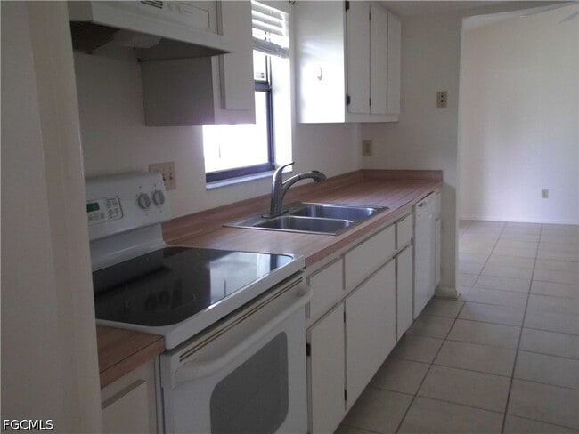 Building Photo - 111 Doveside Ln