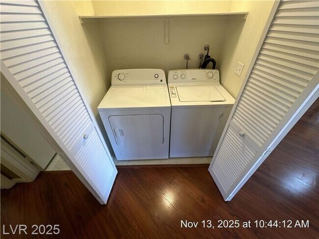 Building Photo - GORGEOUS 2nd FLOOR UNIT IN DESIRABLE GATED...