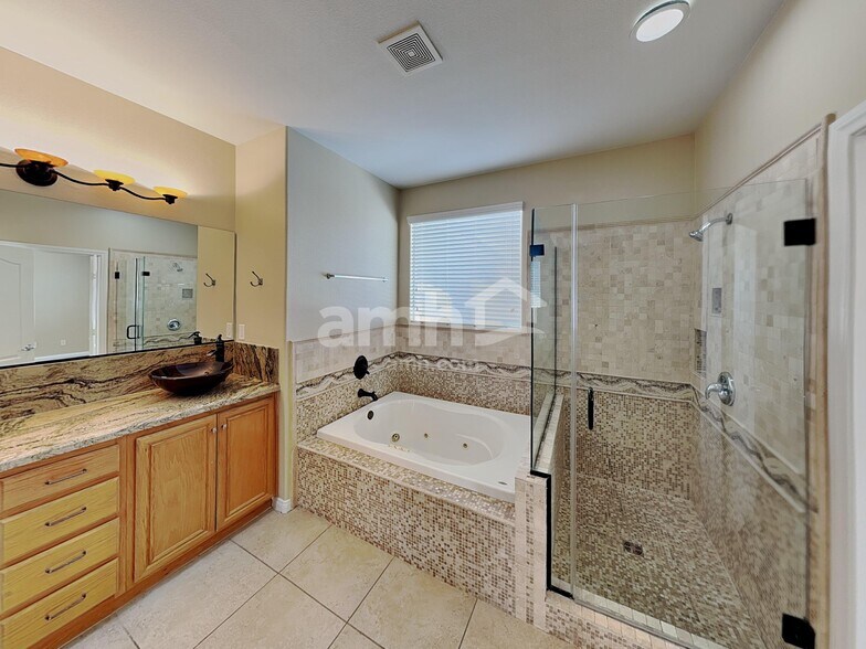 Building Photo - 903 Golden Poppy St