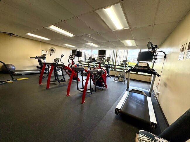 Building Photo - Available Now- 1 BED/1 BATH/2 PRKG in Chateau Waikiki! ALL Utilities Included, 6 Mo. Lease, Fully...
