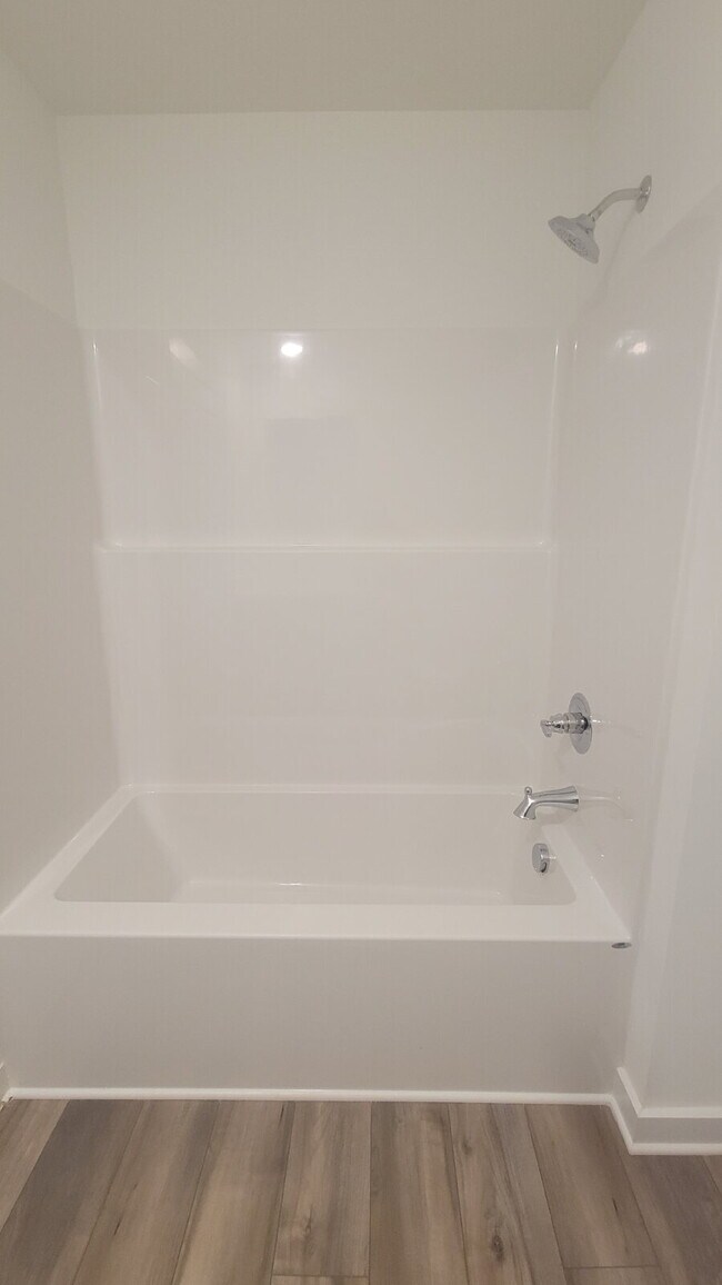 Building Photo - "Charming Newly built 3-Bed Townhouse Retreat with Granite Elegance in Prime Huntsville Location!"