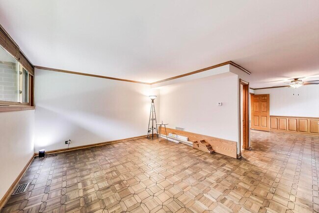 Building Photo - 821 S Racine Ave