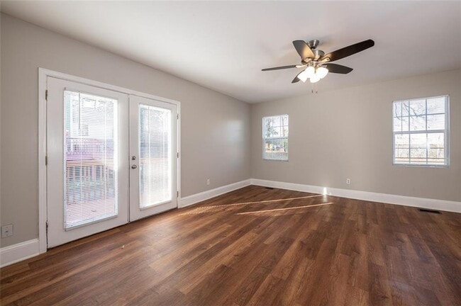 Building Photo - 1095 Deckner Ave SW