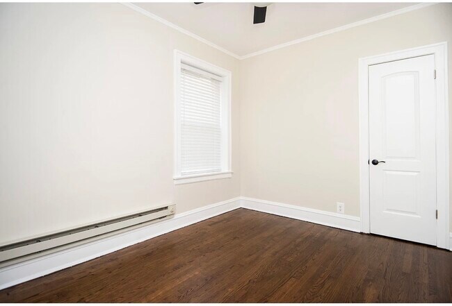 Building Photo - 3815 N Greenview Ave