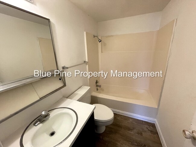 Building Photo - 450 H St