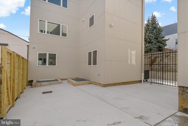 Building Photo - 1530 N Palethorp St