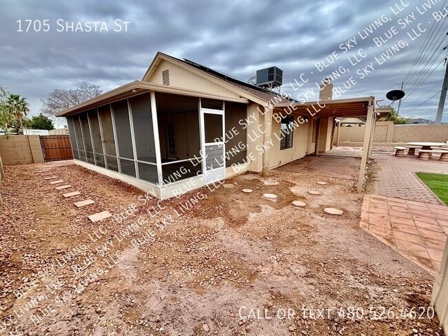 Building Photo - 1705 Shasta St