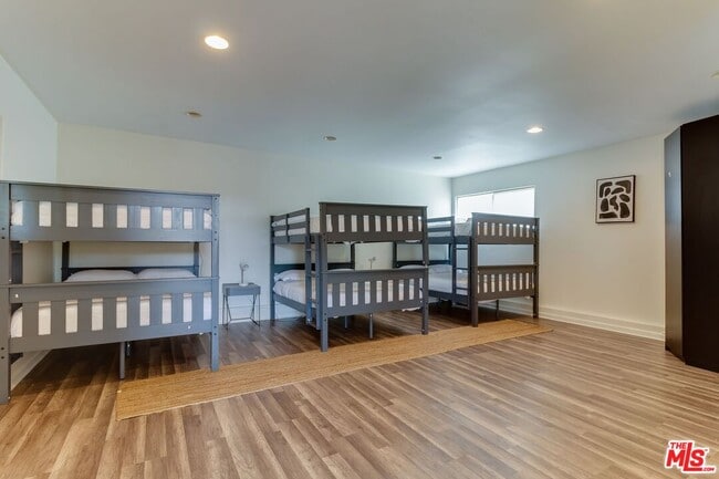 Building Photo - 11257 Collett Ave