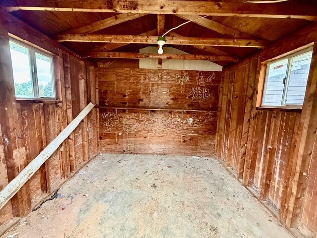 Building Photo - Duplex in Athens! Near Tanner High School.