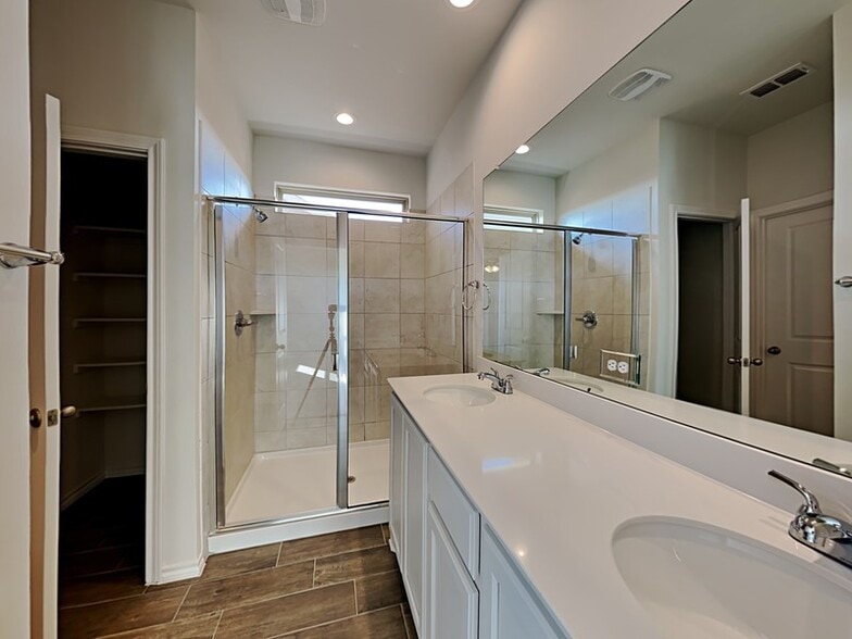 Building Photo - 1629 Briar Hunt Dr