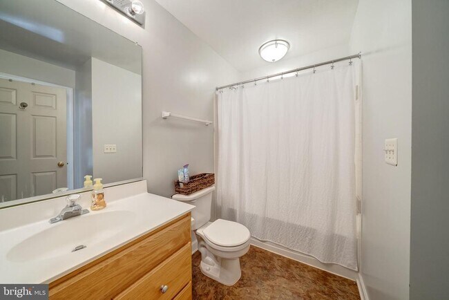 Building Photo - 921 Harrison Cir