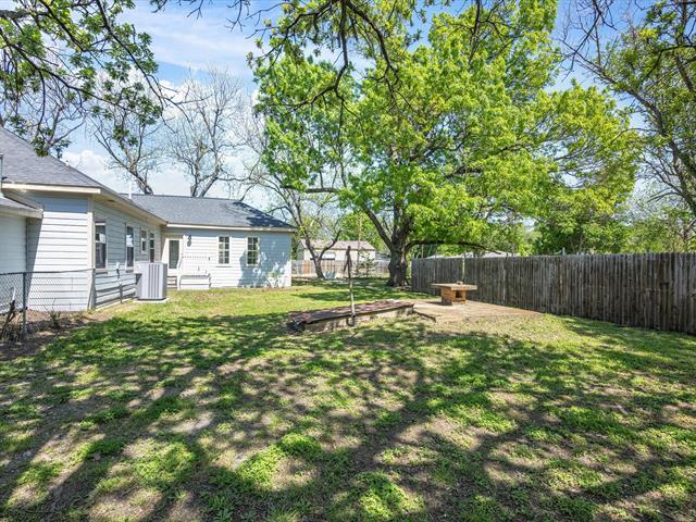 Building Photo - 1001 W Lampasas St
