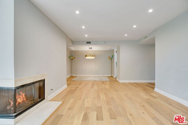 Building Photo - 2112 Century Park Ln