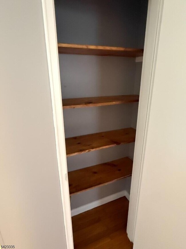 Building Photo - 10 Colonial Dr