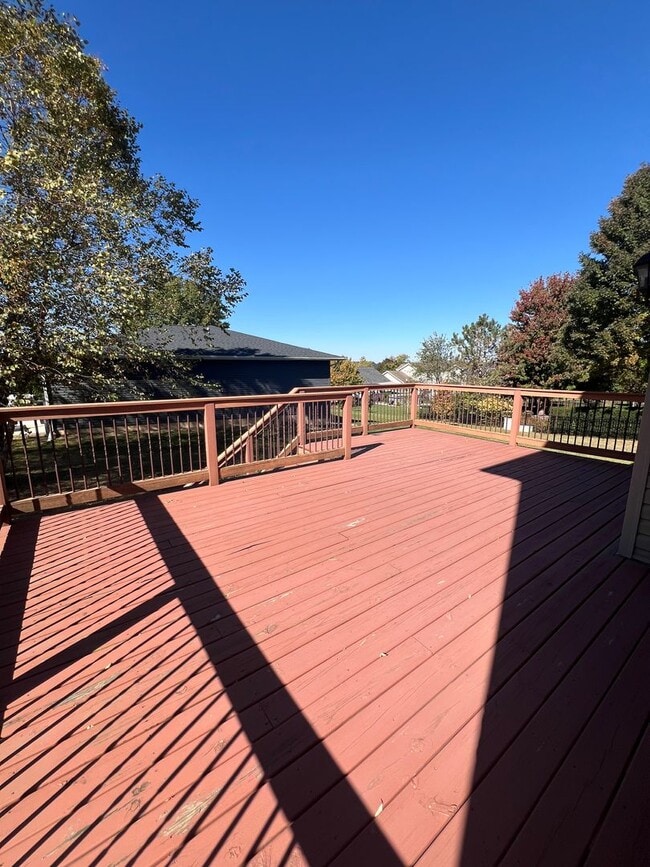 Building Photo - Luxurious 4-Bedroom Home in Fox Creek Subdivision!