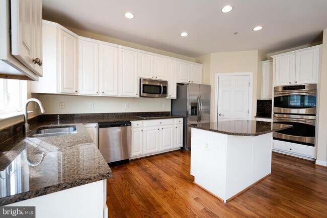 Building Photo - 4815 Portsmouth Rd