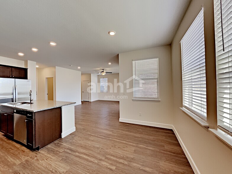 Building Photo - 2444 S Wild Horse Way