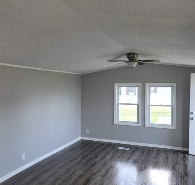 Building Photo - 113 Foxglove Ln