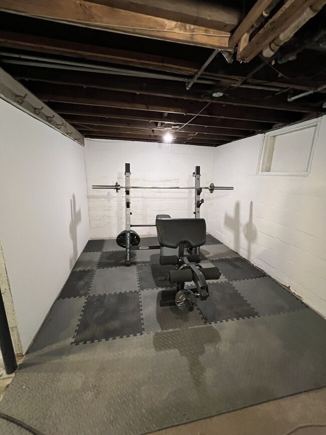 Building Photo - 1223 Bensch St