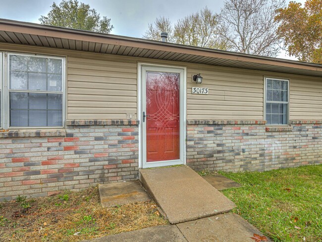 Primary Photo - Adorable 4 bedroom home in the heart of Co...