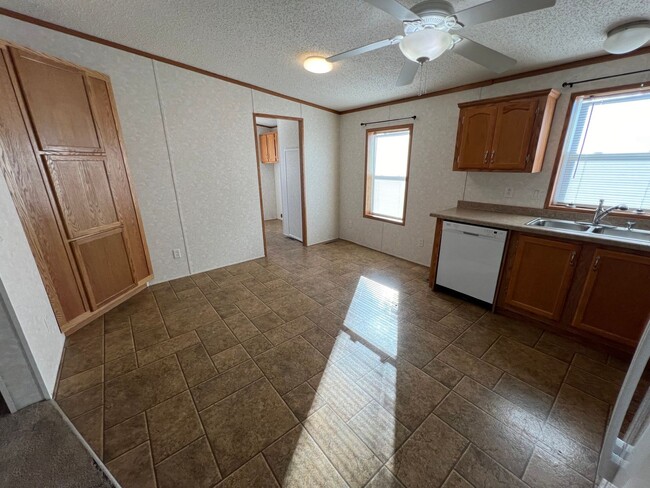 Building Photo - 3 Bedroom 2 Bath Modular Home with Many Am...