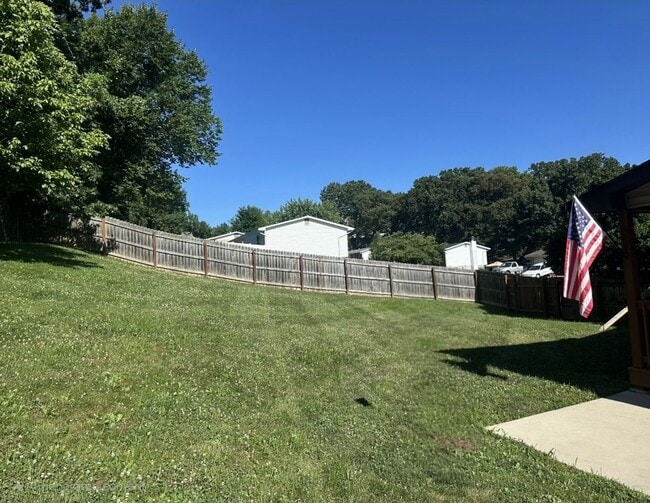 Building Photo - 3 bedrooms, 3 bath, 3 car garage