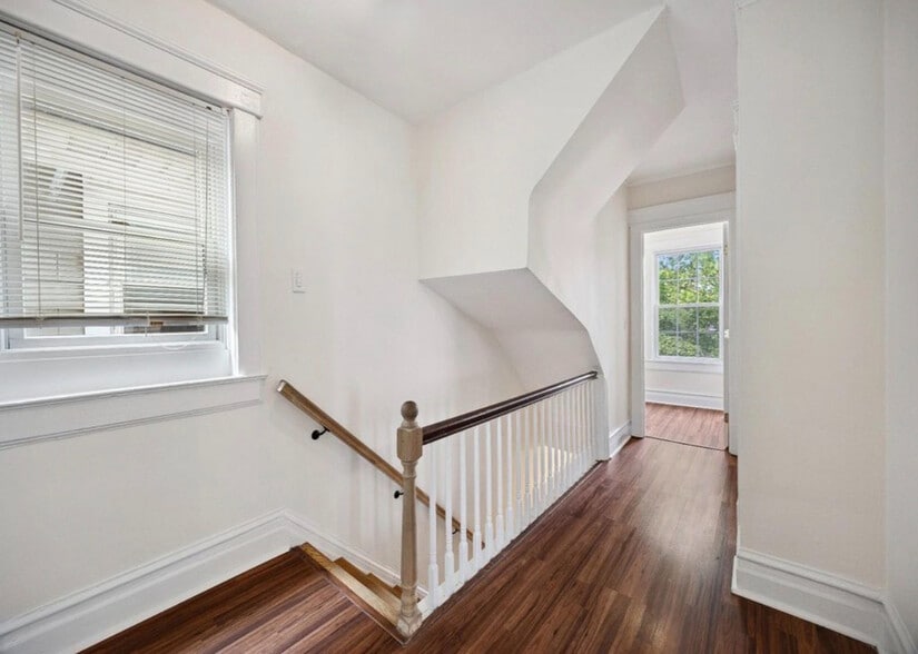 Building Photo - 1639 Hone Ave