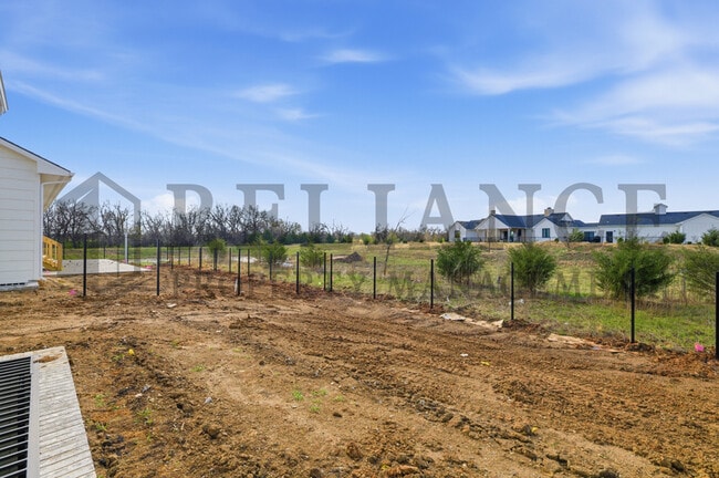 Building Photo - 5247 N Pinecrest Ct