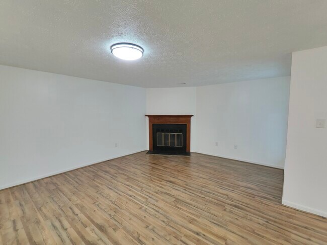 Building Photo - 2153 Wainwright Ct