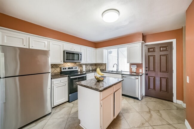 Building Photo - 4708 N Cashel Cir