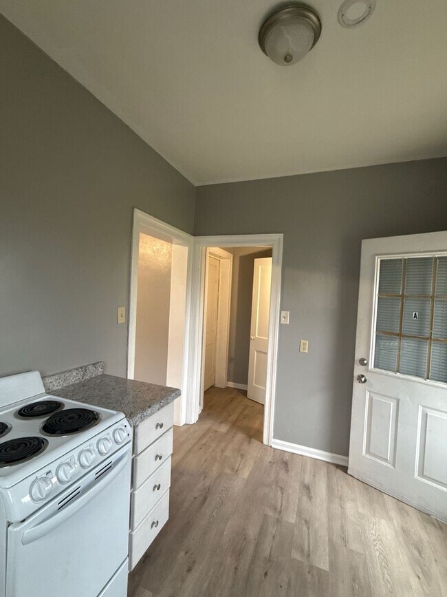 Building Photo - 26 E Main St