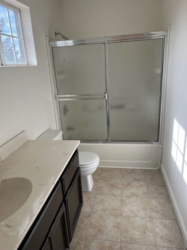 Building Photo - Spacious house in Elk Grove!