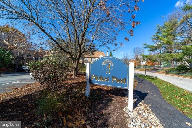 Building Photo - 10 Liberte Ln