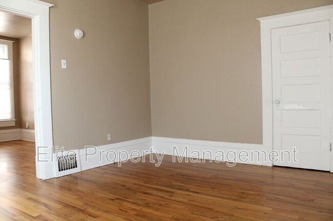 Building Photo - 322 W Routt Ave