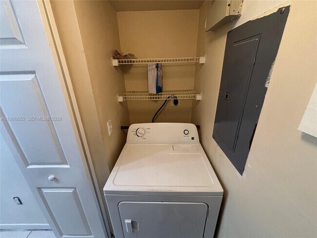 Building Photo - 655 SW 111th Way