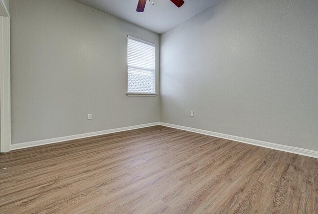 Building Photo - 8816 Blaze Dr