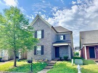 Building Photo - Available Now! 3-bedroom 2 bath home in So...