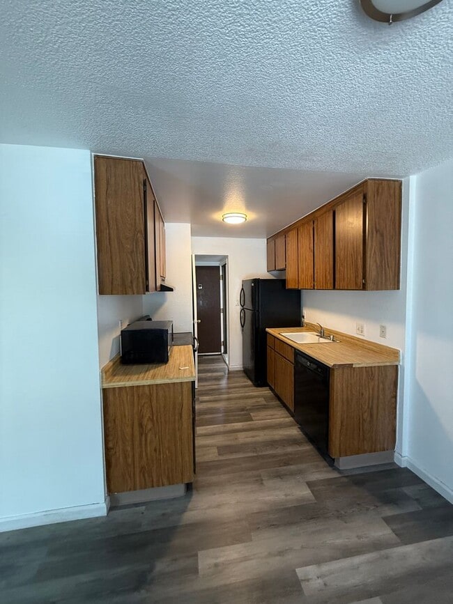 Building Photo - Beautifully Newly Refurbished Condo, 2 Bed...