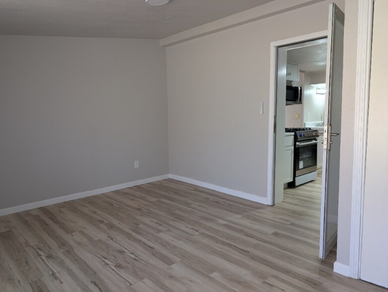 Building Photo - 537 S Hunter St