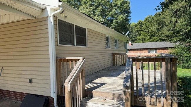 Building Photo - 109 Pine Inn Dr