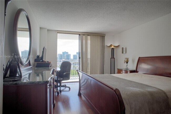 Building Photo - 210 174th St