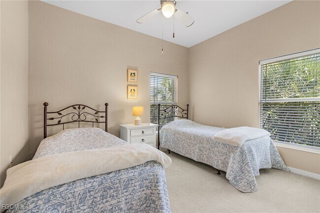 Building Photo - 3240 Cottonwood Bend