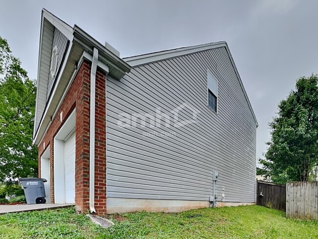 Building Photo - 101 Birkhall Cir
