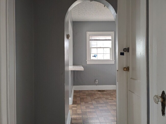 Building Photo - 1364 Carnegie Ave