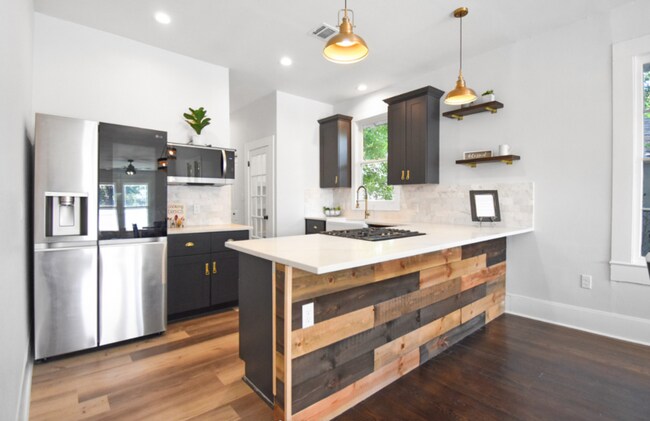 Building Photo - 823 N Palmetto Ave