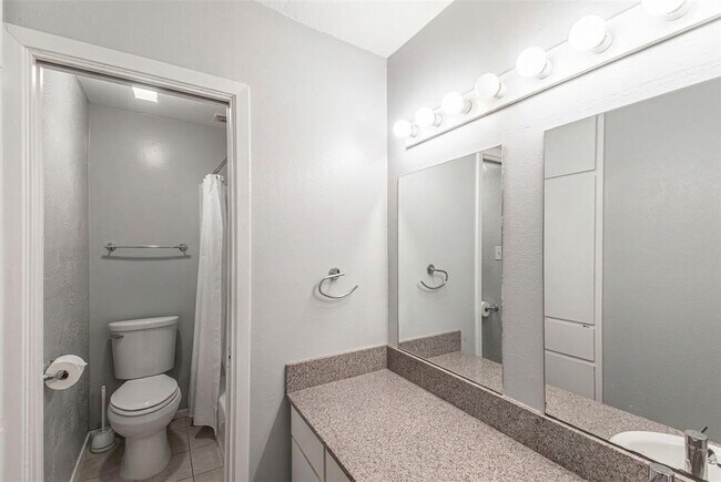 Building Photo - 8206 Exmoor Dr