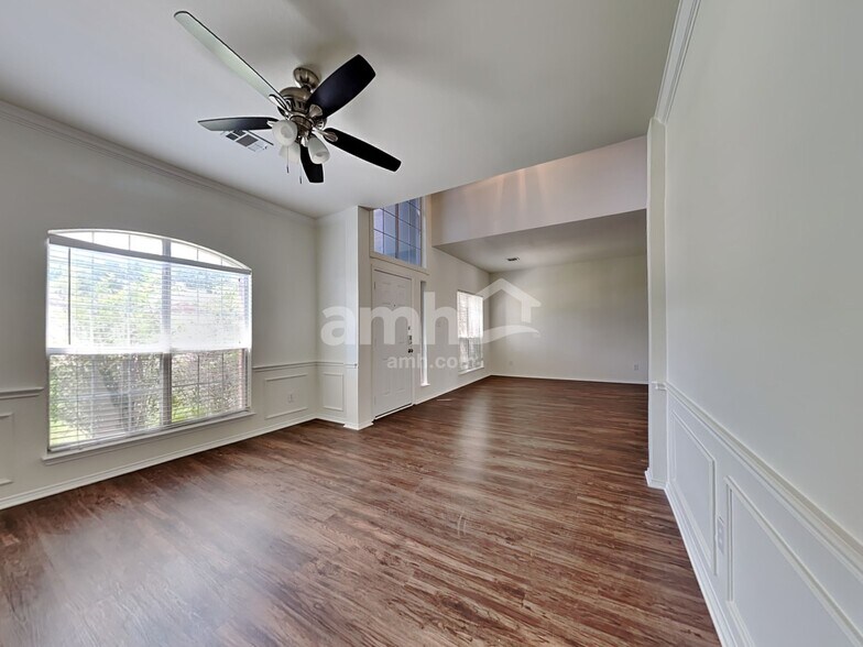 Building Photo - 7017 Chaucer Dr